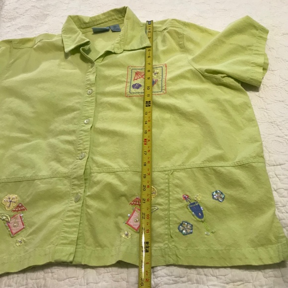 Jane Ashley lime green collared shirt embellished with boat drinks (2X) - Picture 9 of 10